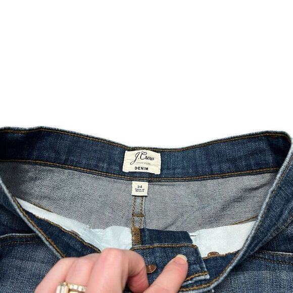 J CREW Medium Wash Cut Off Jean Shorts Size 24 - Picture 3 of 6